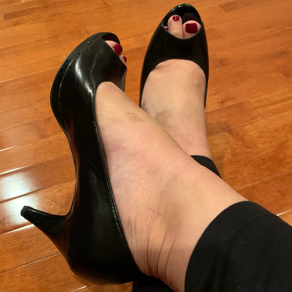 Bandolino Mylah Peep Toe Pump